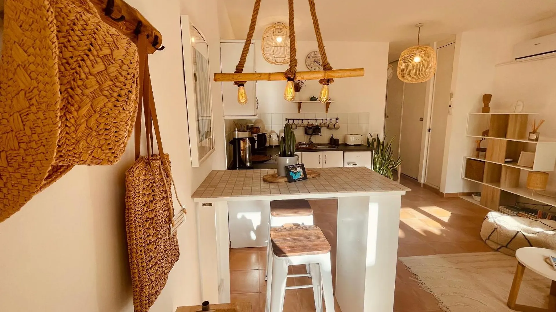 Apartment Can Somni - Appartement Boheme, Zen Et Chic Avec Piscine Cala Figuera  Spain